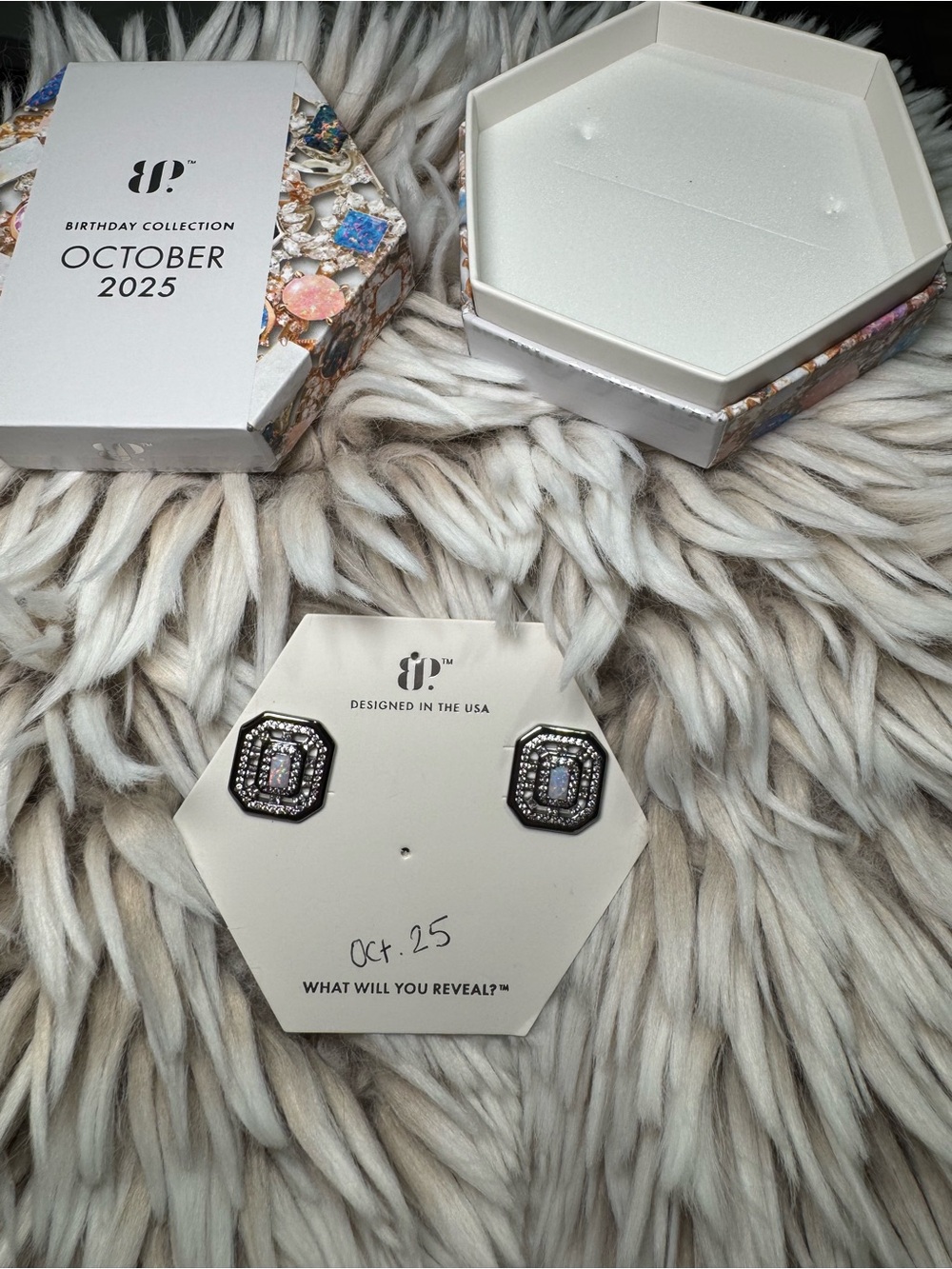 October studs - Picture 3 of 5